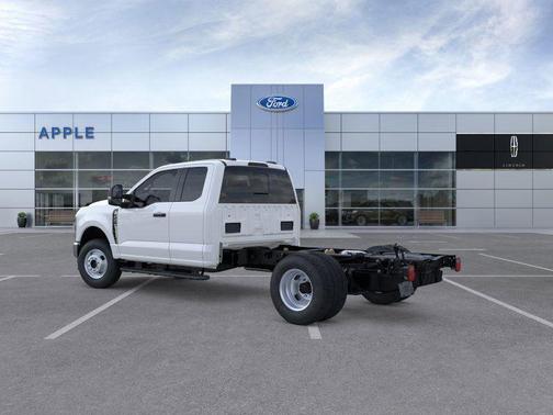 Oxford White 2025 Ford F-350 XL