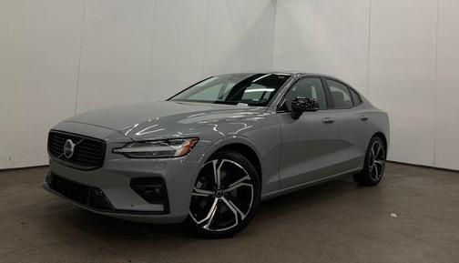 2024 Volvo S60 B5 Core Dark Theme