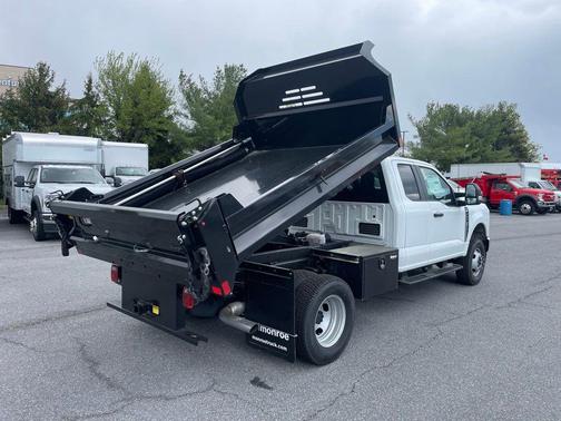 Oxford White 2025 Ford F-350 XL