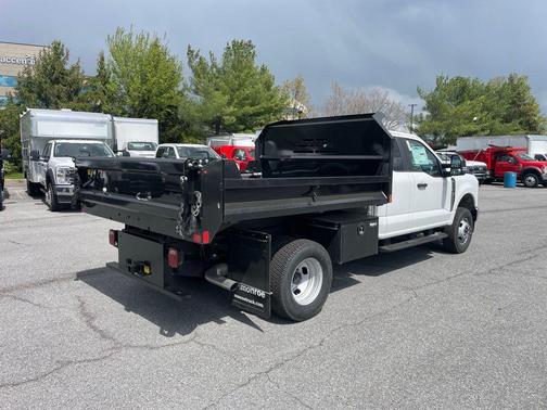 Oxford White 2025 Ford F-350 XL