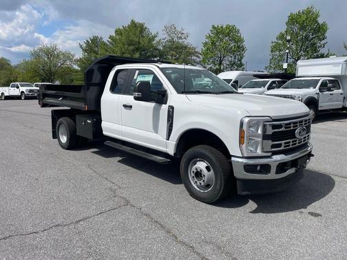 Oxford White 2025 Ford F-350 XL