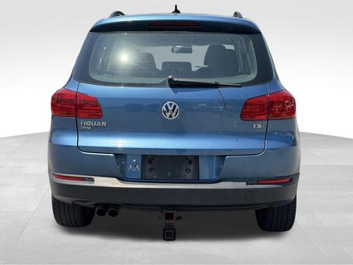 Pacific Blue Metallic 2017 Volkswagen Tiguan Limited 2.0T