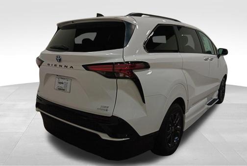 2024 Toyota Sienna XSE 7 Passenger