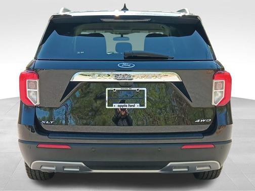 Black Metallic 2024 Ford Explorer XLT