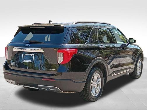 Black Metallic 2024 Ford Explorer XLT