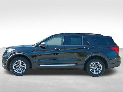 Black Metallic 2024 Ford Explorer XLT