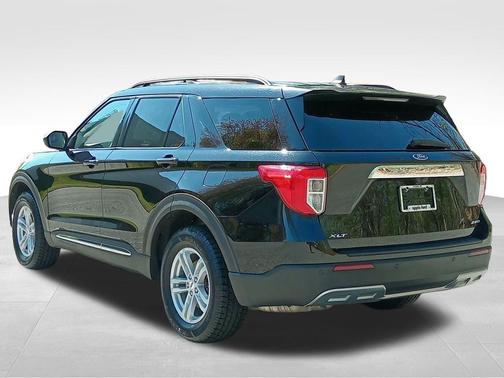 Black Metallic 2024 Ford Explorer XLT