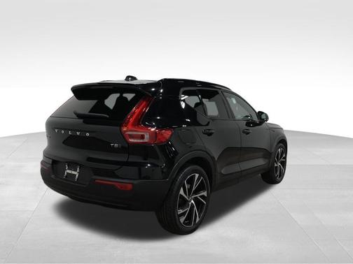 2021 Volvo XC40 T5 R-Design
