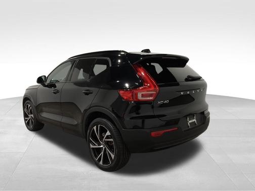 2021 Volvo XC40 T5 R-Design