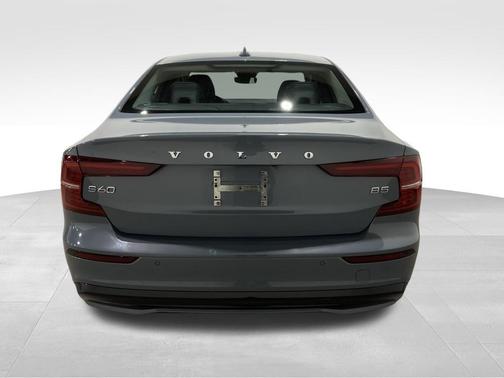 2024 Volvo S60 B5 Plus Dark Theme