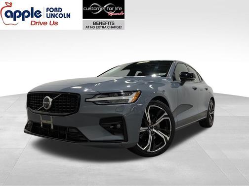 2024 Volvo S60 B5 Plus Dark Theme