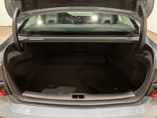 2024 Volvo S60 B5 Plus Dark Theme