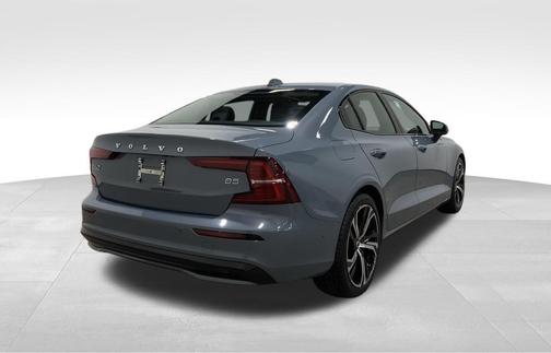 2024 Volvo S60 B5 Plus Dark Theme