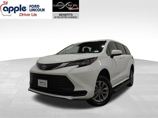 2025 Toyota Sienna LE