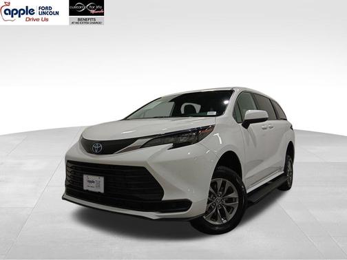 2025 Toyota Sienna LE