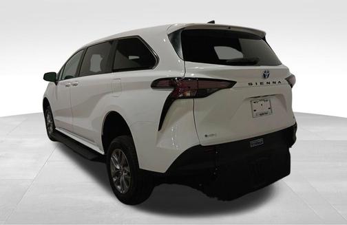 2025 Toyota Sienna LE