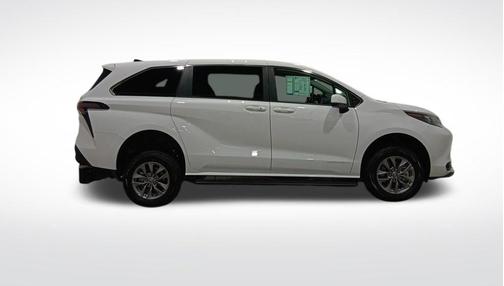 2025 Toyota Sienna LE