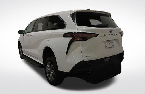 2025 Toyota Sienna LE