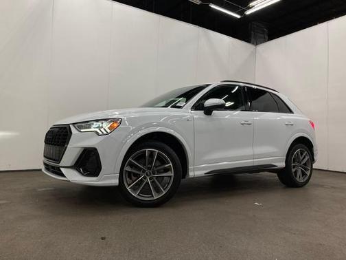 2023 Audi Q3 Premium 45 TFSI S line quattro Tiptronic