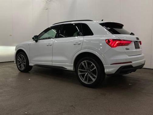 2023 Audi Q3 Premium 45 TFSI S line quattro Tiptronic