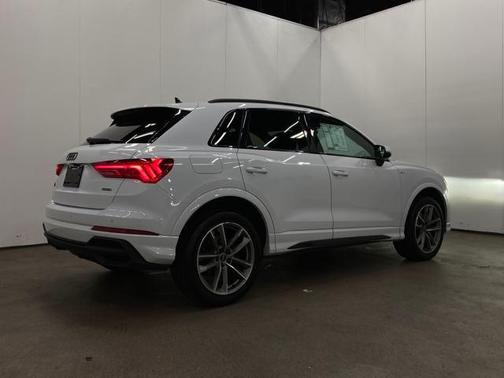 2023 Audi Q3 Premium 45 TFSI S line quattro Tiptronic