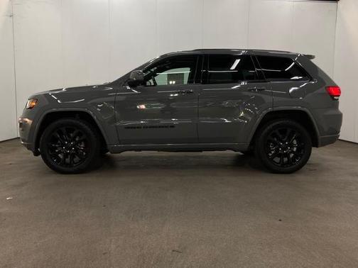 2022 Jeep Grand Cherokee Laredo