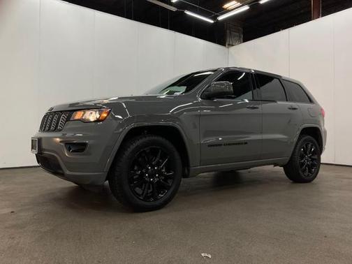 2022 Jeep Grand Cherokee Laredo