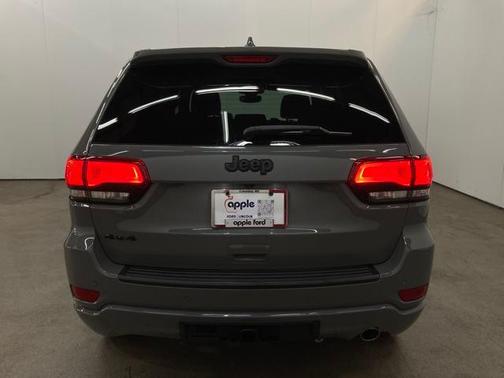 2022 Jeep Grand Cherokee Laredo