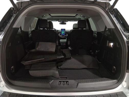 Iconic Silver Metallic 2024 Ford Explorer Limited