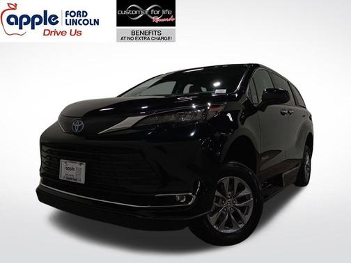 2024 Toyota Sienna XLE