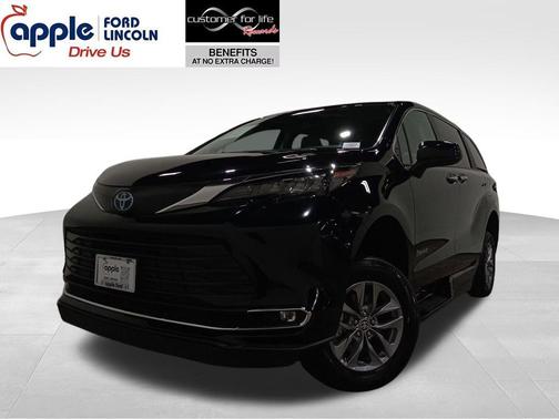 2024 Toyota Sienna XLE