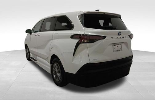 2023 Toyota Sienna LE