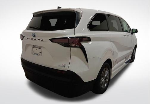 2023 Toyota Sienna LE