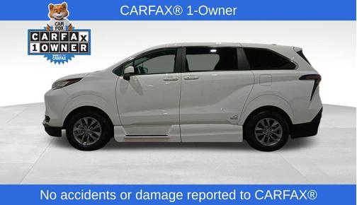 2023 Toyota Sienna LE