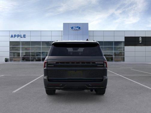 Infinite Black Metallic Clearcoat 2026 Lincoln Navigator Reserve