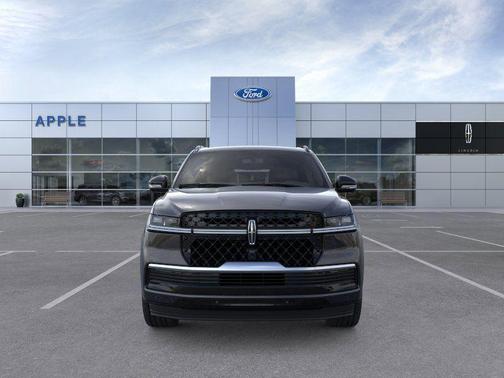 Infinite Black Metallic Clearcoat 2026 Lincoln Navigator Reserve