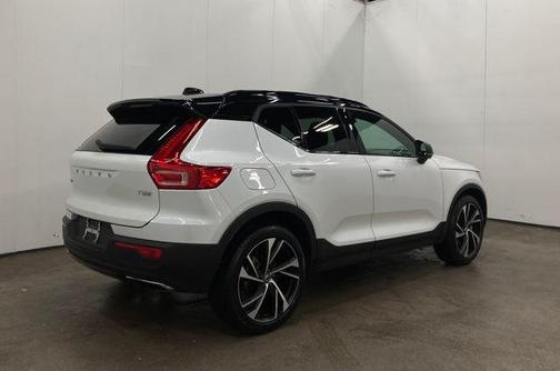 2020 Volvo XC40 T5 R-Design