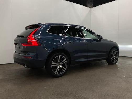 2021 Volvo XC60 T5 Momentum