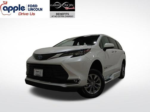 2024 Toyota Sienna XLE