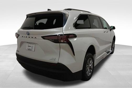 2024 Toyota Sienna XLE