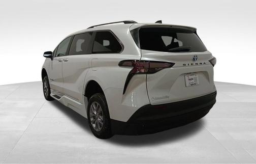 2024 Toyota Sienna XLE