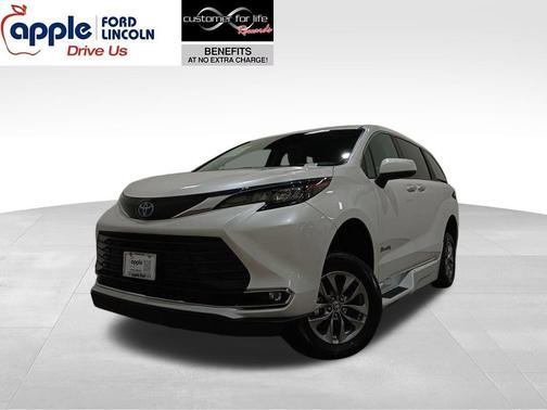 2024 Toyota Sienna XLE