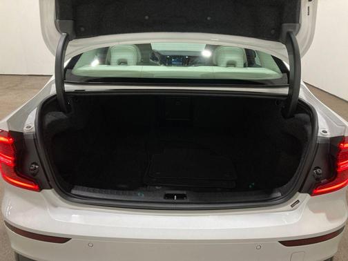 2024 Volvo S60 B5 Core Dark Theme