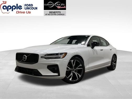 2024 Volvo S60 B5 Core Dark Theme