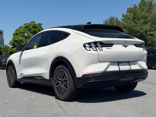 Star White Metallic Tri-Coat 2024 Ford Mustang Mach-E Premium