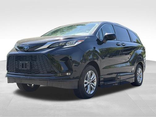 Midnight Black Metallic 2023 Toyota Sienna XSE 7 Passenger