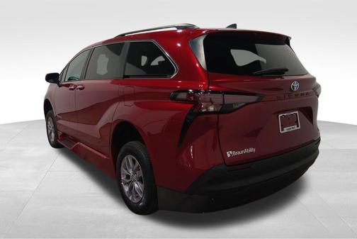 2024 Toyota Sienna XLE