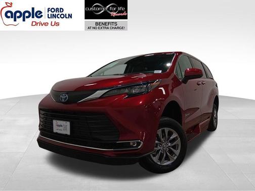 2024 Toyota Sienna XLE