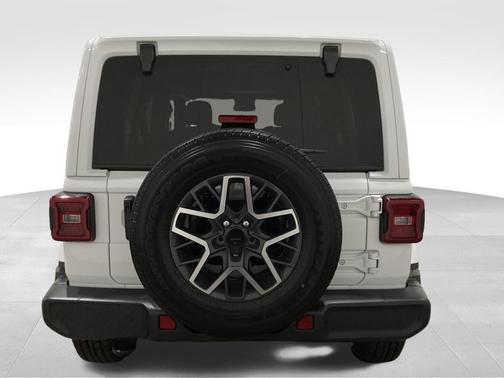 2024 Jeep Wrangler 4-Door Sahara 4x4