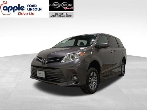 2020 Toyota Sienna XLE